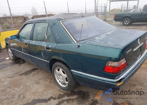 1995 Mercedes-Benz E 300D/300D Special из США, поврежденный, VIN WDBEB31E7SC265638